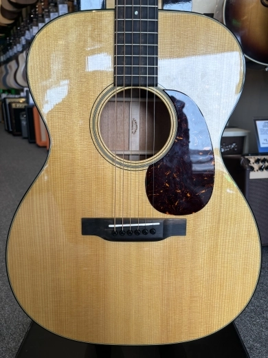 Martin Guitars - 000-18 STD 2